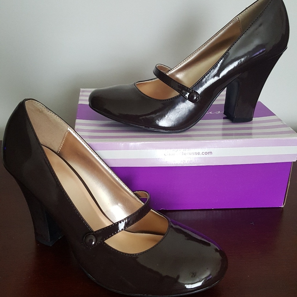 Roundtoe Pumps w/ Strap